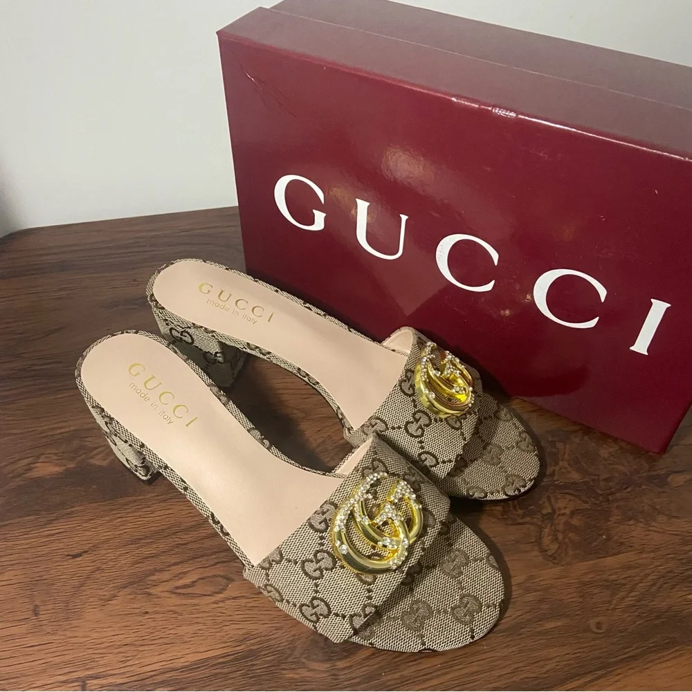Gucci Women's Beige Slide Sandals - Picture 1 of 6